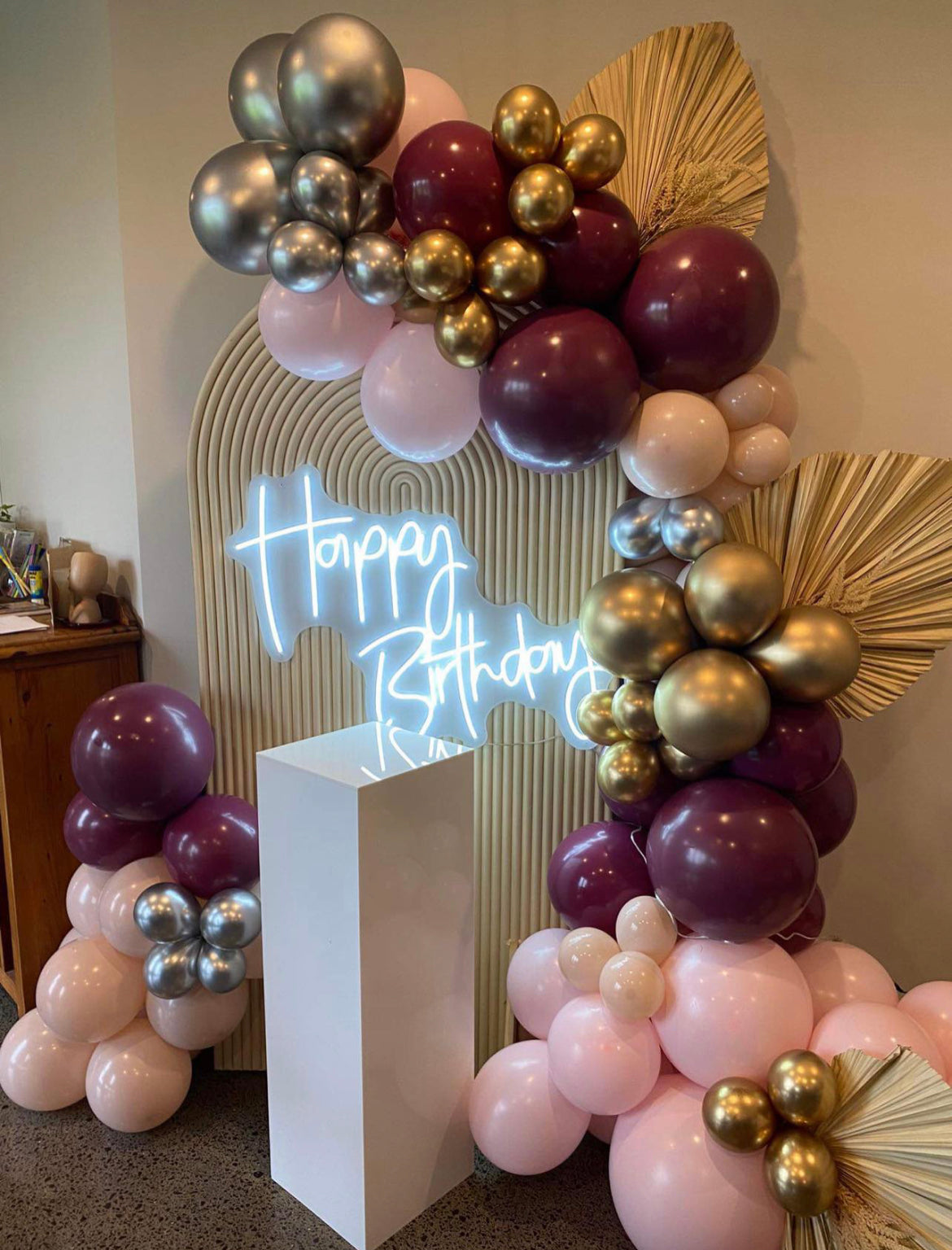 Lux Balloon Garland with Ripple Backdrop